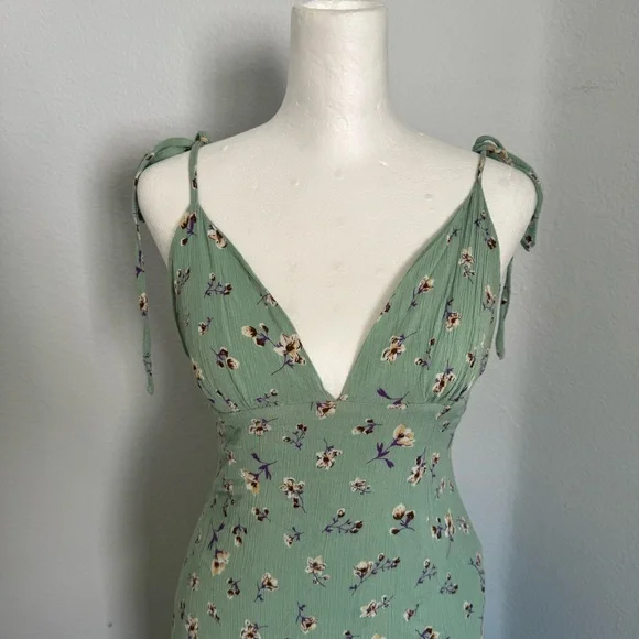 Showpo. Champion Spirit Dress - Picture 4 of 10